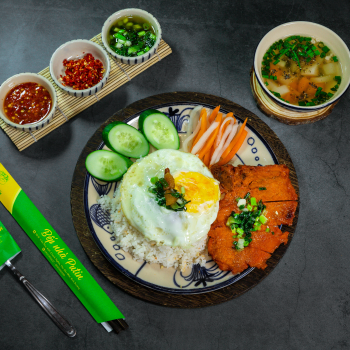 Cơm sườn trứng