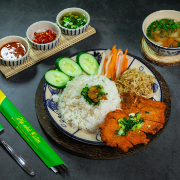 Cơm sườn mỡ bì