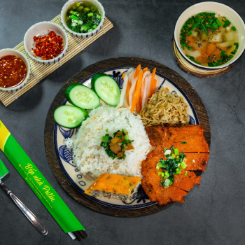 Cơm sườn bì chả