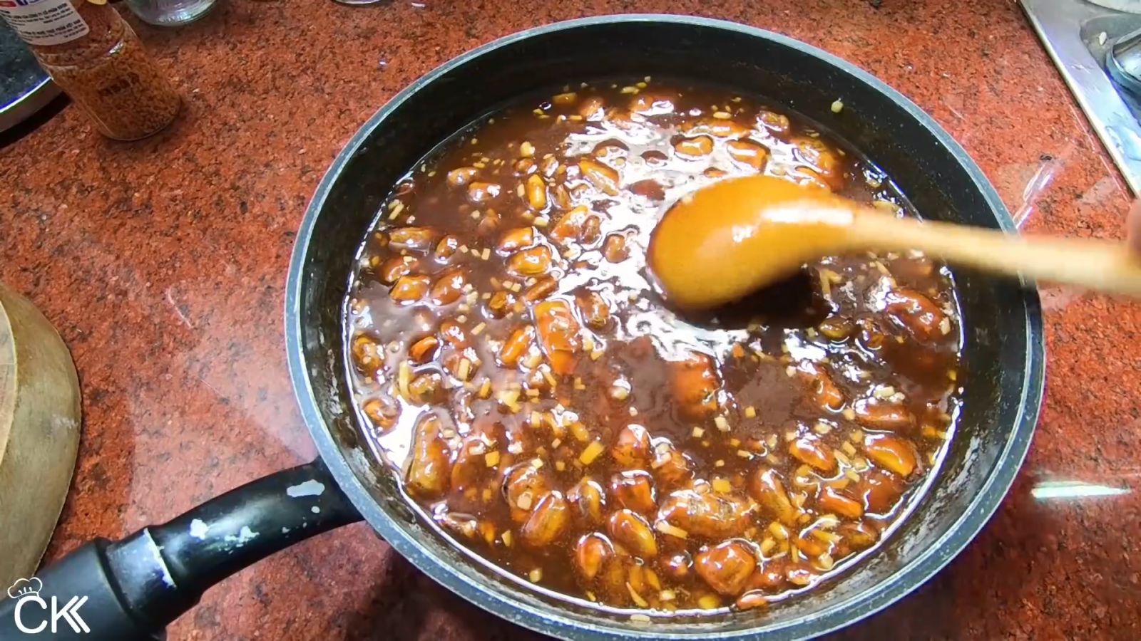 Ăn kèm gì với đuôi cá chiên hành để trọn vị 1